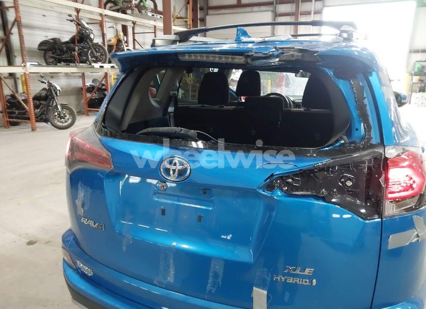 Photo 6 of 2017 Toyota Rav4 HYBRID XLE (VIN JTMRJREV7HD083637)