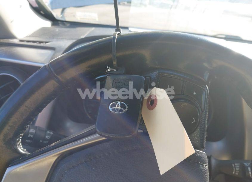 Photo 11 of 2017 Toyota Rav4 HYBRID XLE (VIN JTMRJREV7HD149037)