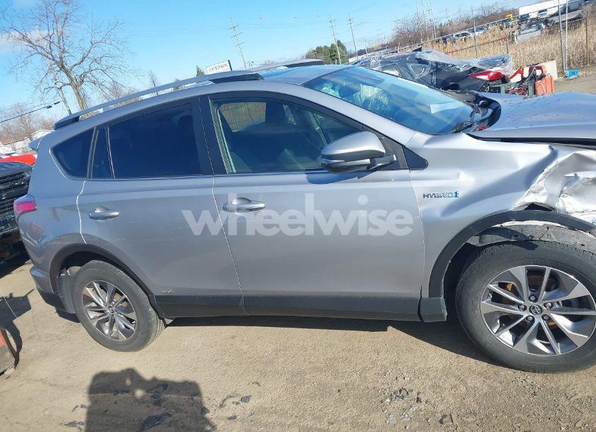 Photo 13 of 2017 Toyota Rav4 HYBRID XLE (VIN JTMRJREV7HD149037)