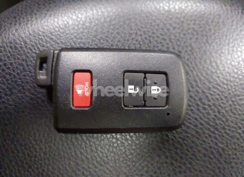 Photo 11 of 2018 Toyota Rav4 HYBRID XLE (VIN JTMRJREV7JD187227)