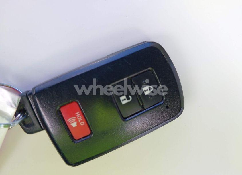 Photo 11 of 2018 Toyota Rav4 HYBRID LE (VIN JTMRJREV7JD212899)