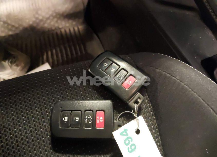 Photo 11 of 2016 Toyota Rav4 HYBRID XLE (VIN JTMRJREV8GD002353)