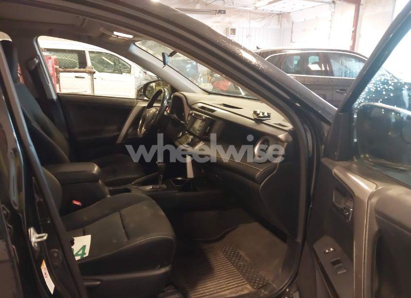 Photo 5 of 2016 Toyota Rav4 HYBRID XLE (VIN JTMRJREV8GD002353)