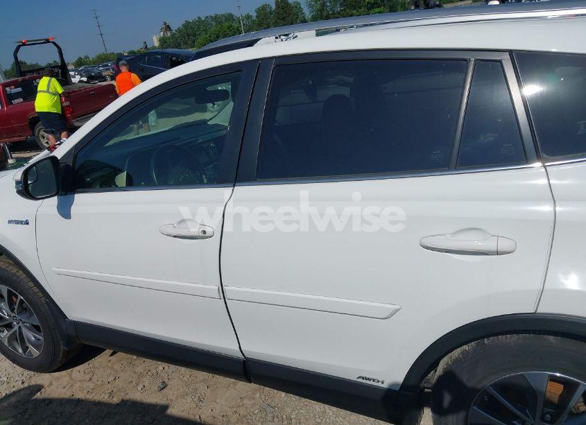 Photo 15 of 2018 Toyota Rav4 HYBRID XLE (VIN JTMRJREV8JD155841)