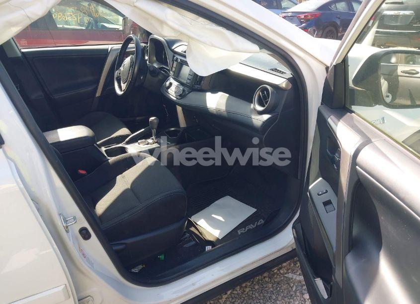 Photo 5 of 2018 Toyota Rav4 HYBRID XLE (VIN JTMRJREV8JD155841)