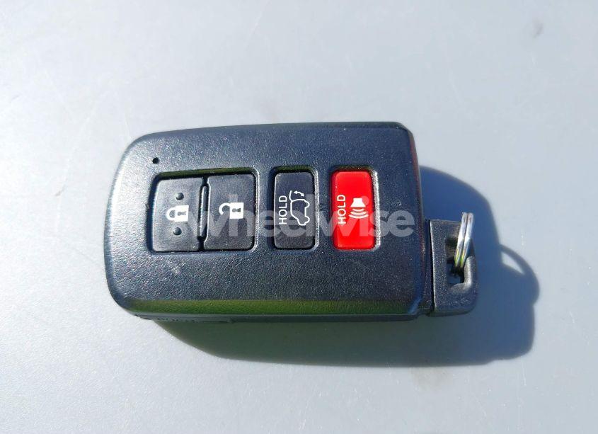 Photo 11 of 2017 Toyota Rav4 HYBRID XLE (VIN JTMRJREV9HD146768)