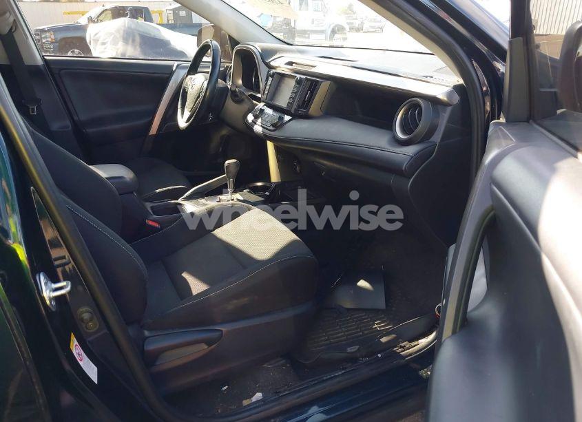 Photo 5 of 2017 Toyota Rav4 HYBRID XLE (VIN JTMRJREV9HD146768)