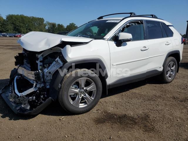 Photo 4 of 2025 TOYOTA RAV4 XLE (VIN JTMRWRFV0SD315972)