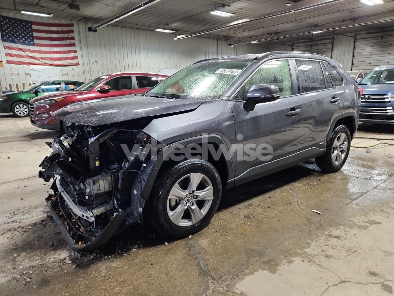 2025 TOYOTA RAV4 XLE (VIN JTMRWRFV1SJ071010) main photo