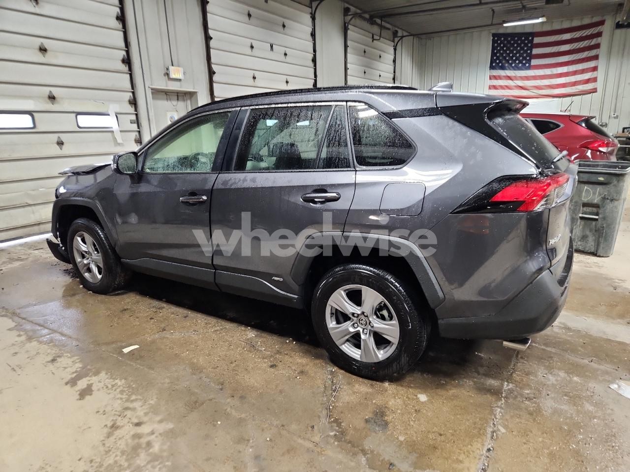 Photo 2 of 2025 TOYOTA RAV4 XLE (VIN JTMRWRFV1SJ071010)