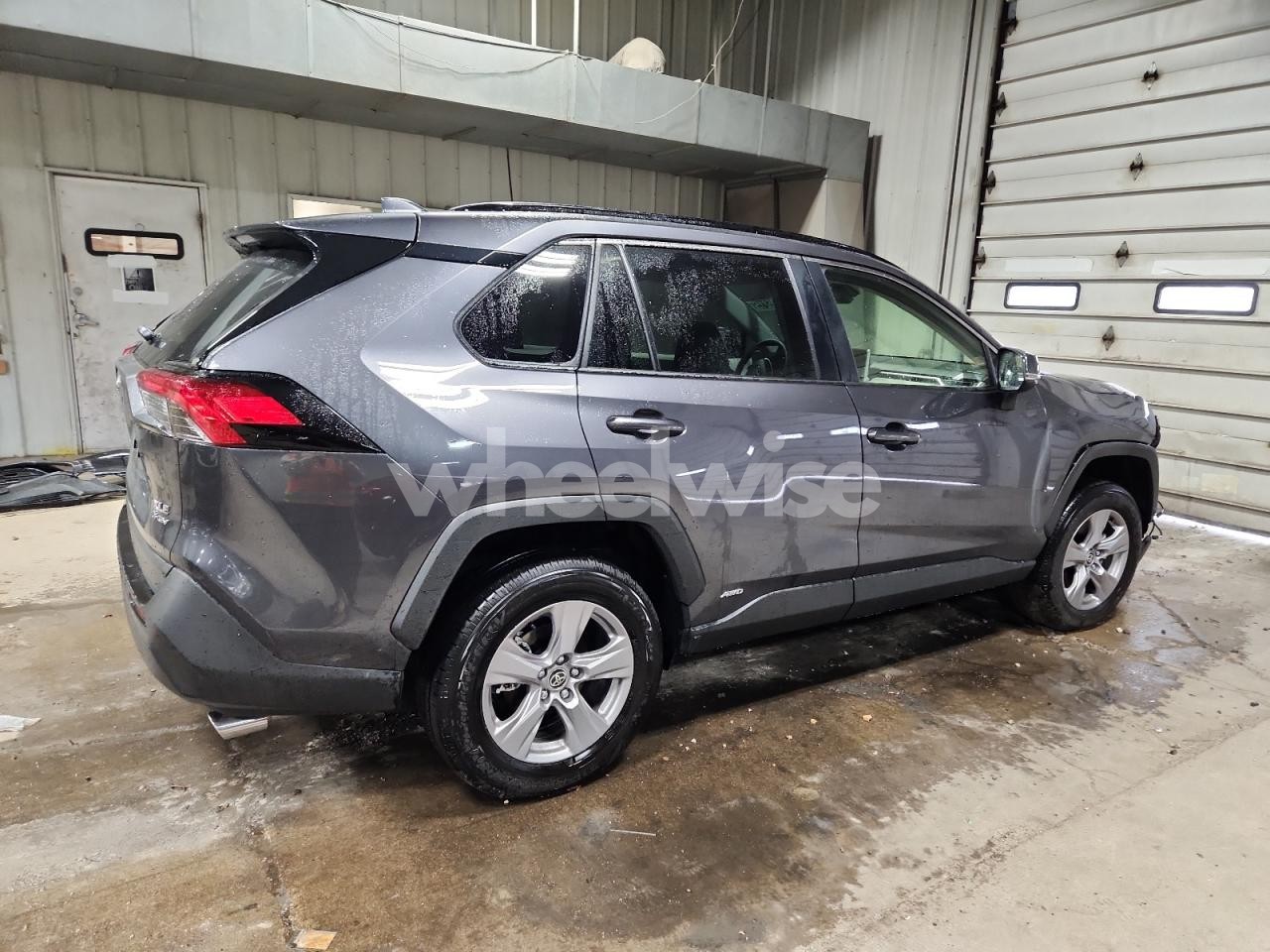 Photo 3 of 2025 TOYOTA RAV4 XLE (VIN JTMRWRFV1SJ071010)