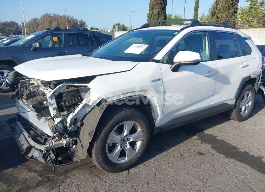 Photo 2 of 2020 Toyota Rav4 HYBRID XLE (VIN JTMRWRFV2LD550598)