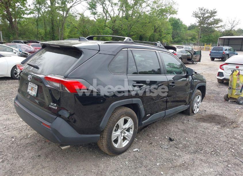 Photo 4 of 2021 Toyota Rav4 HYBRID XLE (VIN JTMRWRFV2MD133113)