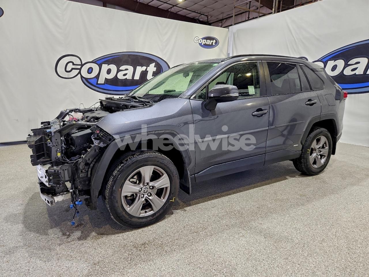 2023 TOYOTA RAV4 XLE (VIN JTMRWRFV2PD174524) main photo
