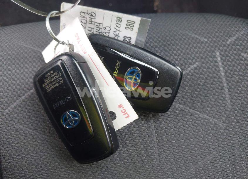 Photo 11 of 2019 Toyota Rav4 HYBRID XLE (VIN JTMRWRFV4KD024004)