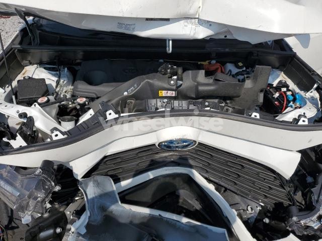 Photo 4 of 2024 TOYOTA RAV4 XLE (VIN JTMRWRFV5RD262647)