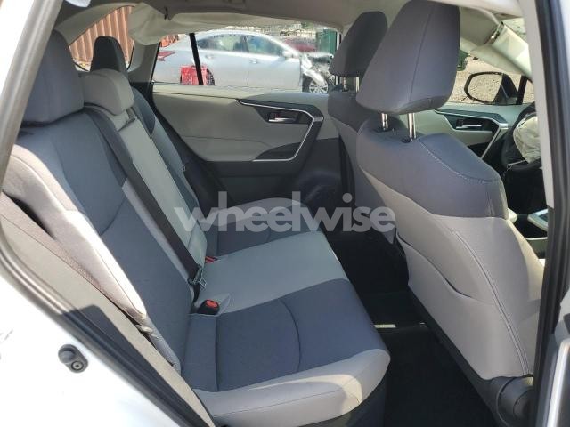 Photo 5 of 2024 TOYOTA RAV4 XLE (VIN JTMRWRFV5RD262647)