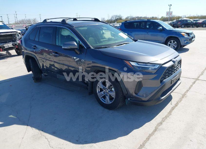 2024 Toyota Rav4 HYBRID XLE (VIN JTMRWRFV8RJ060533) main photo