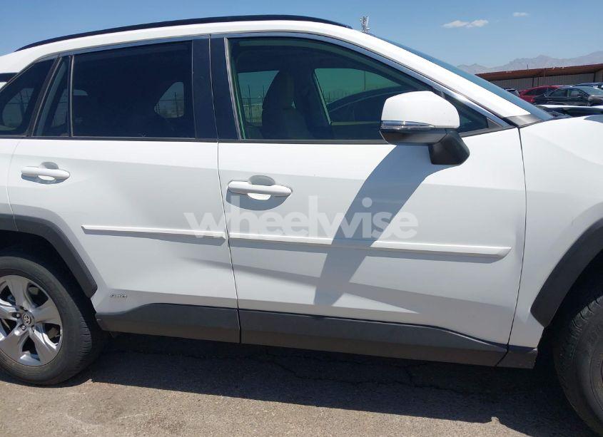 Photo 13 of 2023 Toyota Rav4 HYBRID XLE (VIN JTMRWRFV9PD195855)