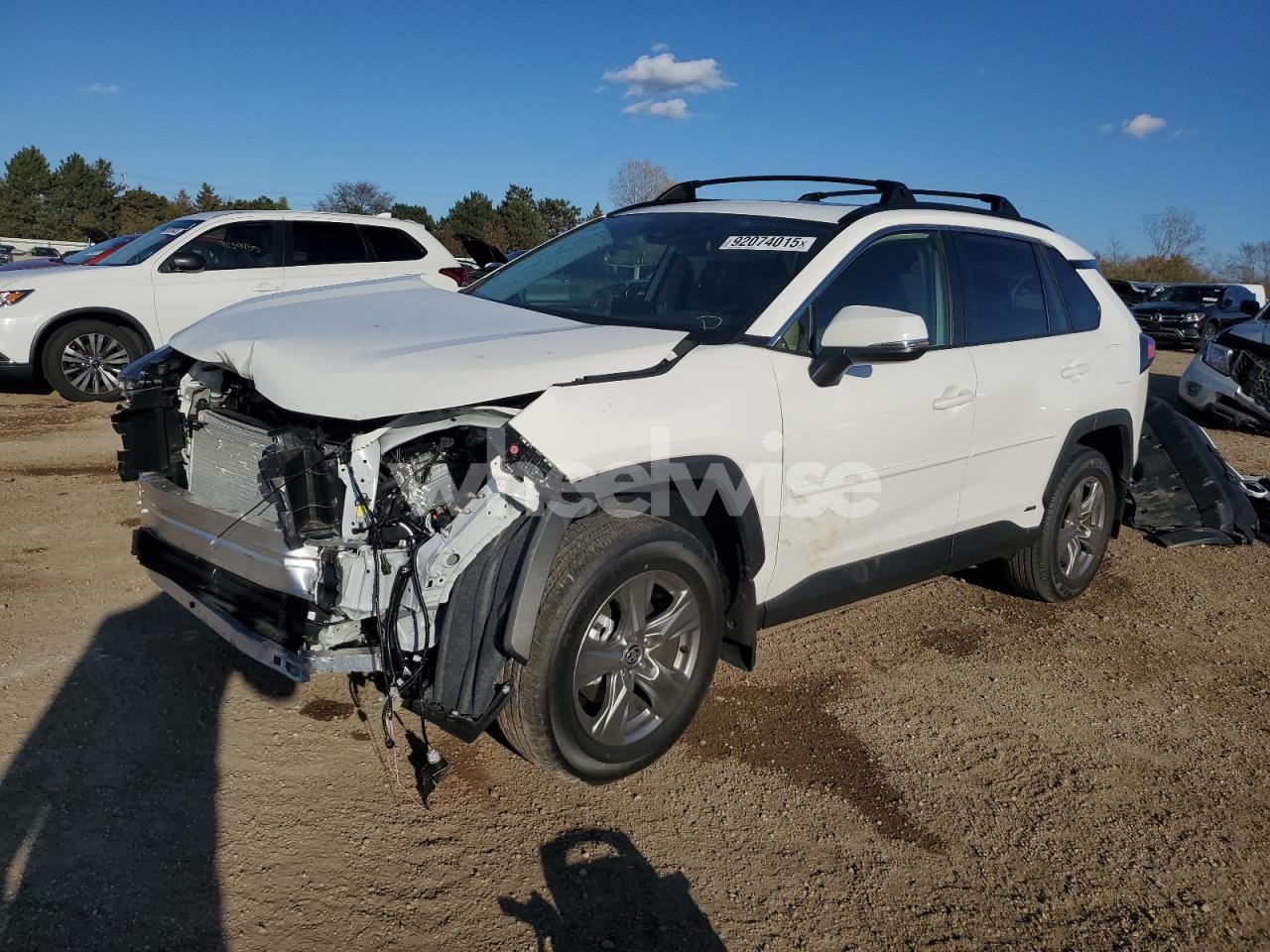 2025 TOYOTA RAV4 XLE (VIN JTMRWRFV9SD325609) main photo