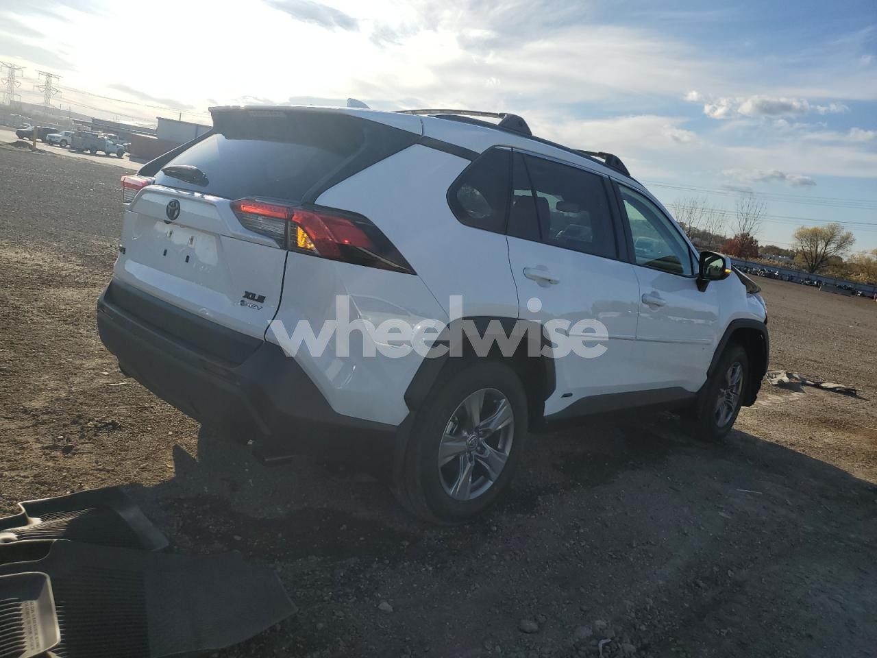 Photo 3 of 2025 TOYOTA RAV4 XLE (VIN JTMRWRFV9SD325609)