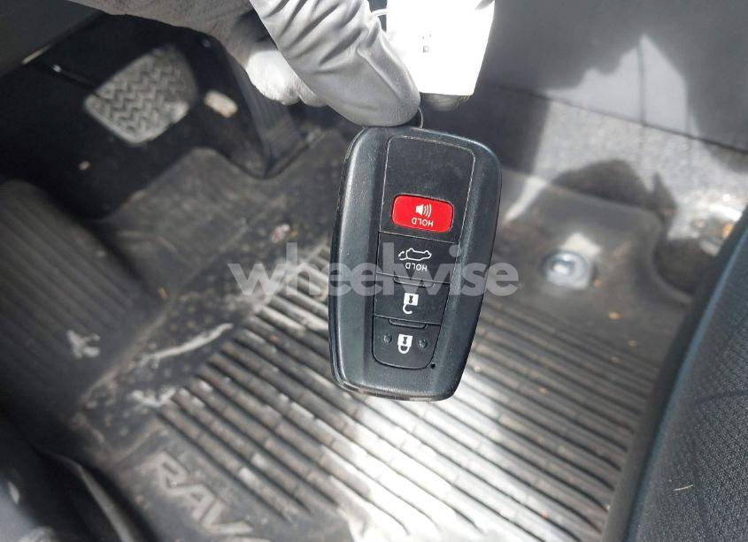 Photo 11 of 2020 Toyota Rav4 HYBRID XLE (VIN JTMRWRFVXLD068543)