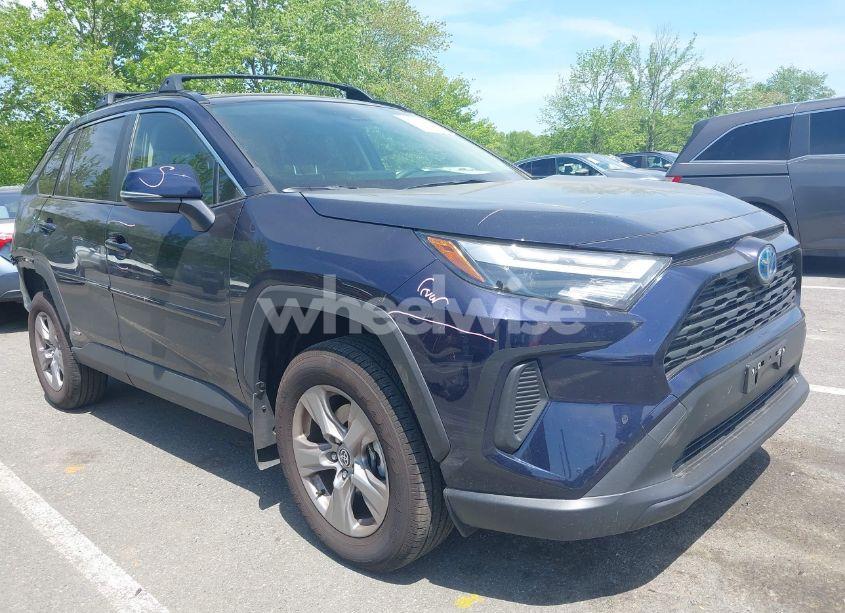 2024 Toyota Rav4 HYBRID XLE (VIN JTMRWRFVXRJ058637) main photo