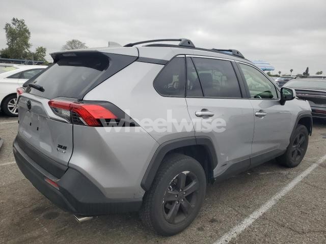 2025 TOYOTA RAV4 XLE (VIN JTMRWRFVXSD277926) main photo