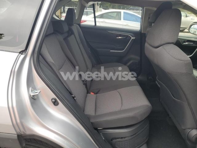 Photo 4 of 2025 TOYOTA RAV4 XLE (VIN JTMRWRFVXSD277926)