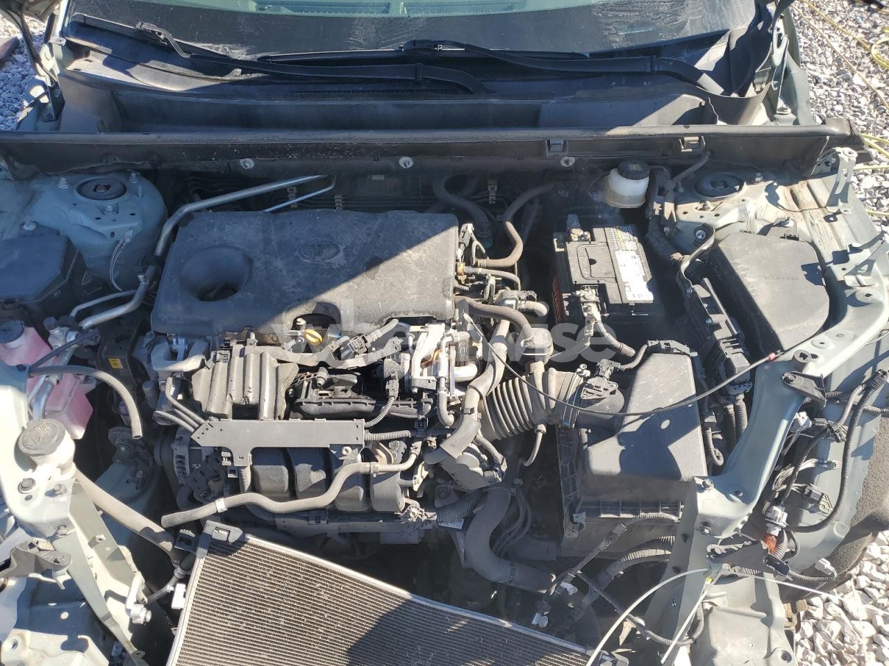 Photo 12 of 2019 TOYOTA RAV4 XLE (VIN JTMW1RFV0KJ016694)