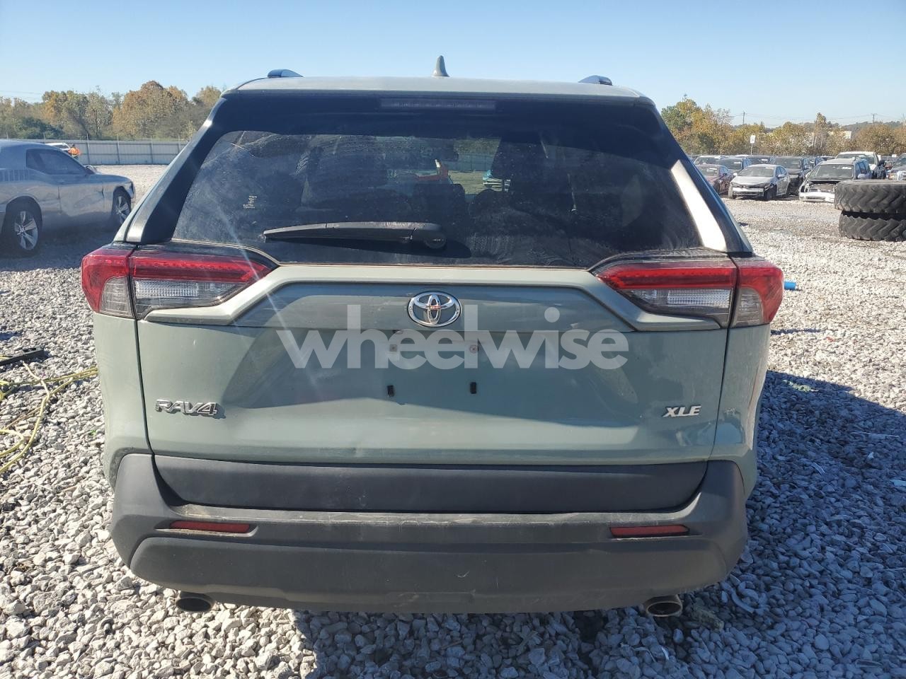 Photo 6 of 2019 TOYOTA RAV4 XLE (VIN JTMW1RFV0KJ016694)