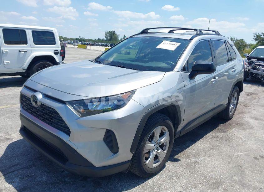 Photo 2 of 2019 Toyota Rav4 XLE (VIN JTMW1RFV2KD024228)