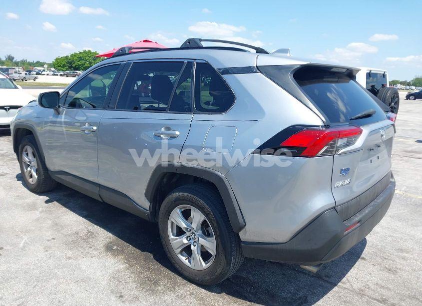 Photo 3 of 2019 Toyota Rav4 XLE (VIN JTMW1RFV2KD024228)