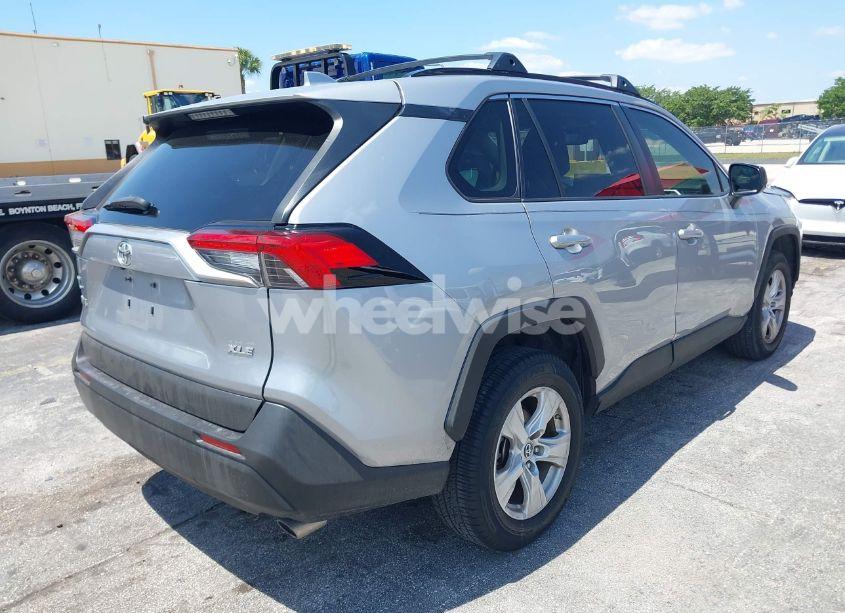 Photo 4 of 2019 Toyota Rav4 XLE (VIN JTMW1RFV2KD024228)