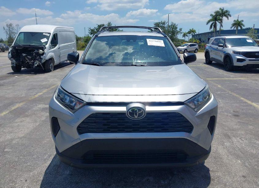 Photo 6 of 2019 Toyota Rav4 XLE (VIN JTMW1RFV2KD024228)