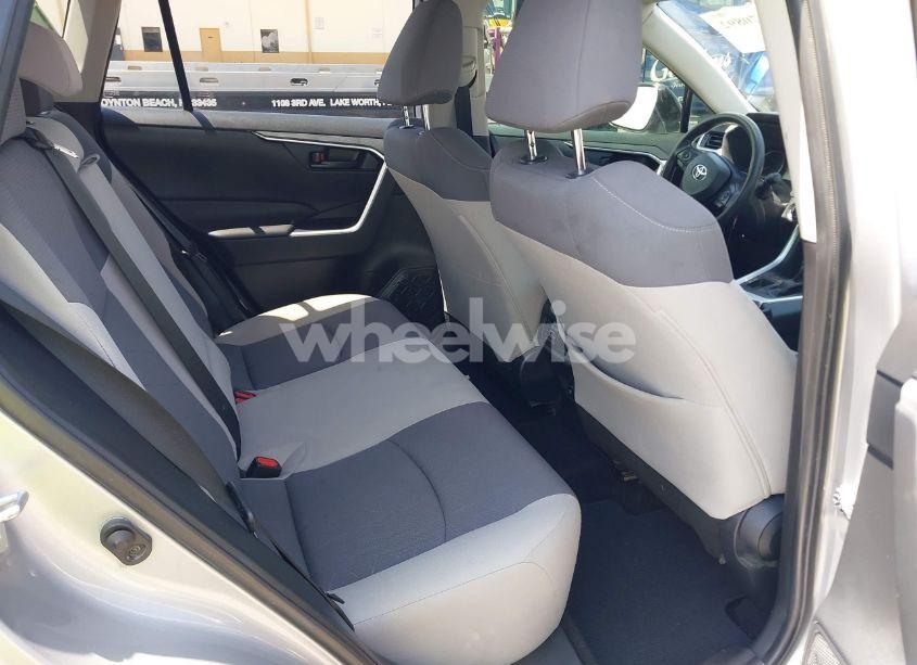 Photo 8 of 2019 Toyota Rav4 XLE (VIN JTMW1RFV2KD024228)