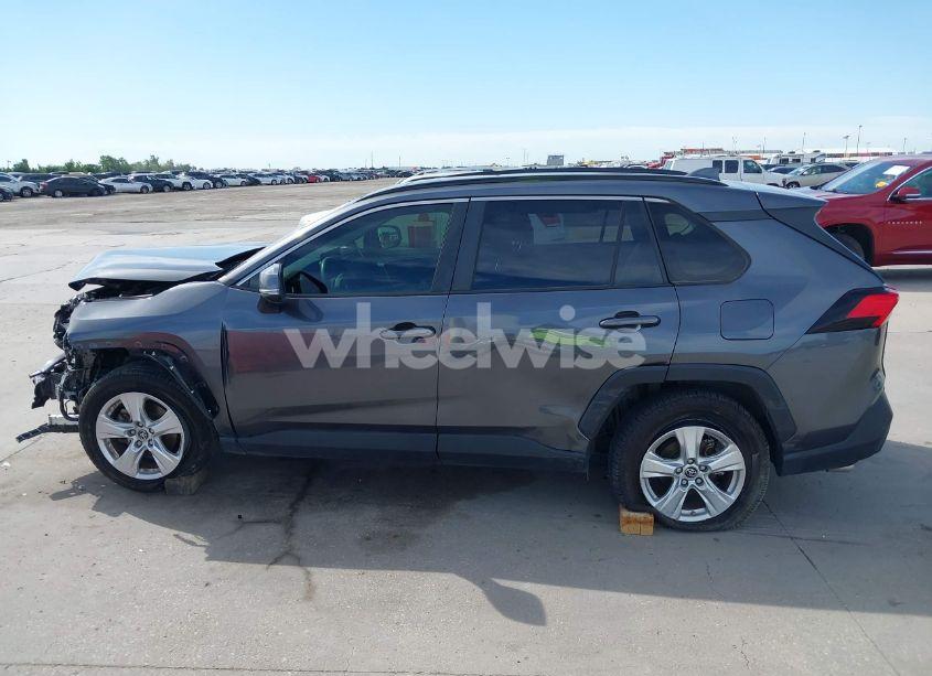 Photo 14 of 2019 Toyota Rav4 XLE (VIN JTMW1RFV6KD011465)