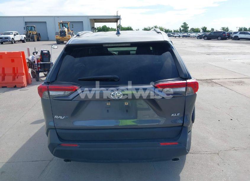 Photo 16 of 2019 Toyota Rav4 XLE (VIN JTMW1RFV6KD011465)