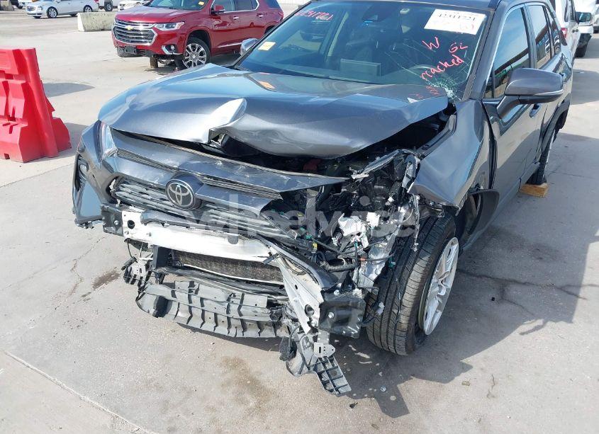 Photo 6 of 2019 Toyota Rav4 XLE (VIN JTMW1RFV6KD011465)