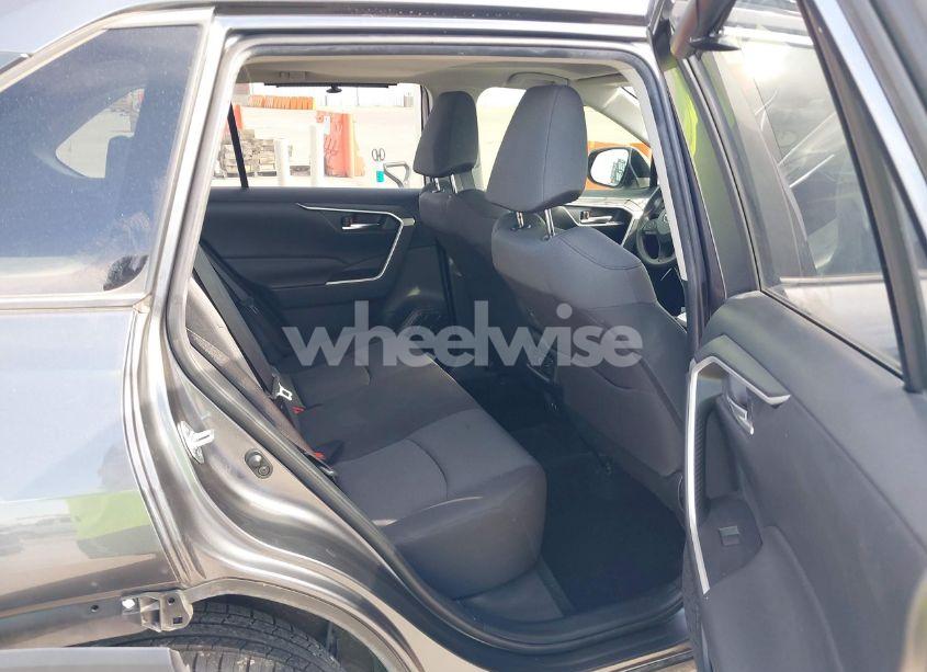 Photo 8 of 2019 Toyota Rav4 XLE (VIN JTMW1RFV6KD011465)