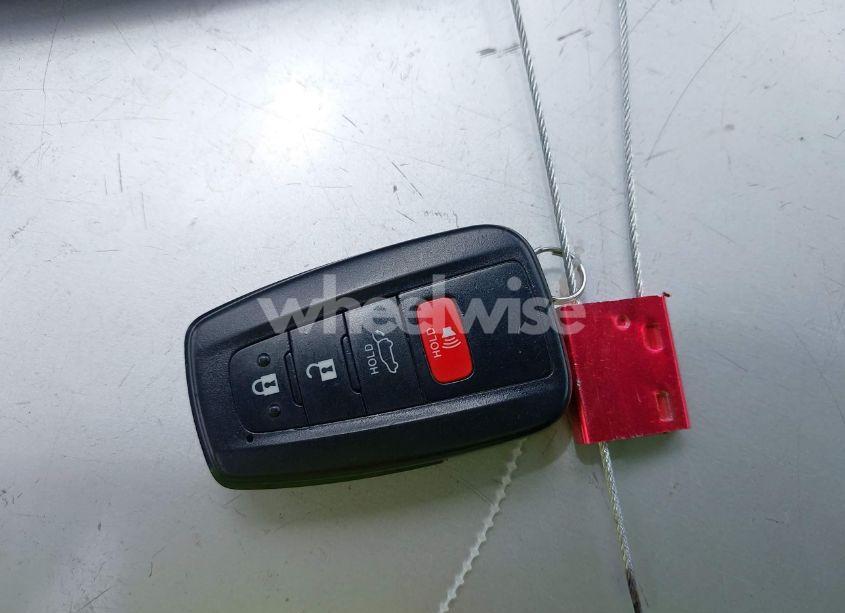 Photo 11 of 2019 Toyota Rav4 XLE (VIN JTMW1RFV6KD502439)