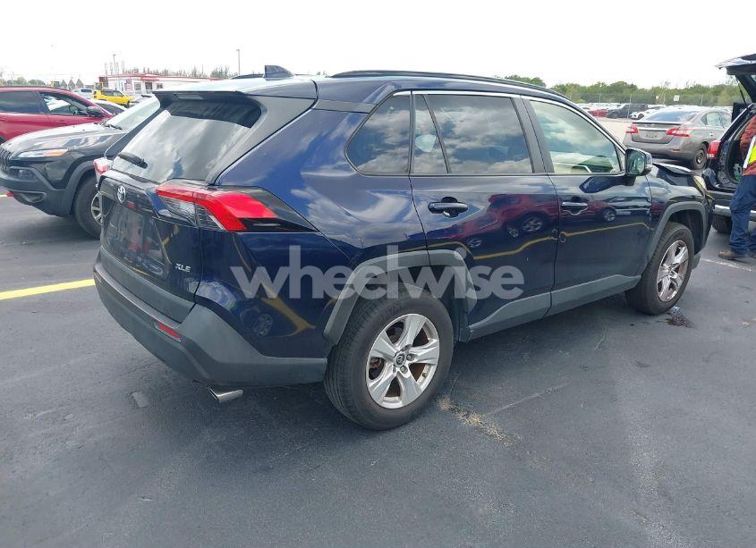 Photo 4 of 2019 Toyota Rav4 XLE (VIN JTMW1RFV6KD502439)