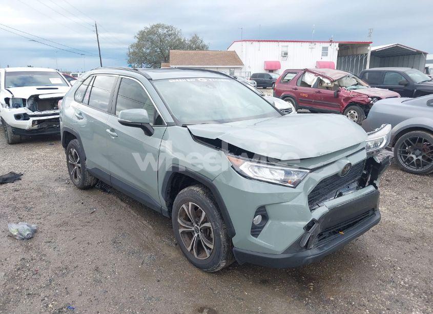 2020 Toyota Rav4 XLE (VIN JTMW1RFV7LJ019853) main photo