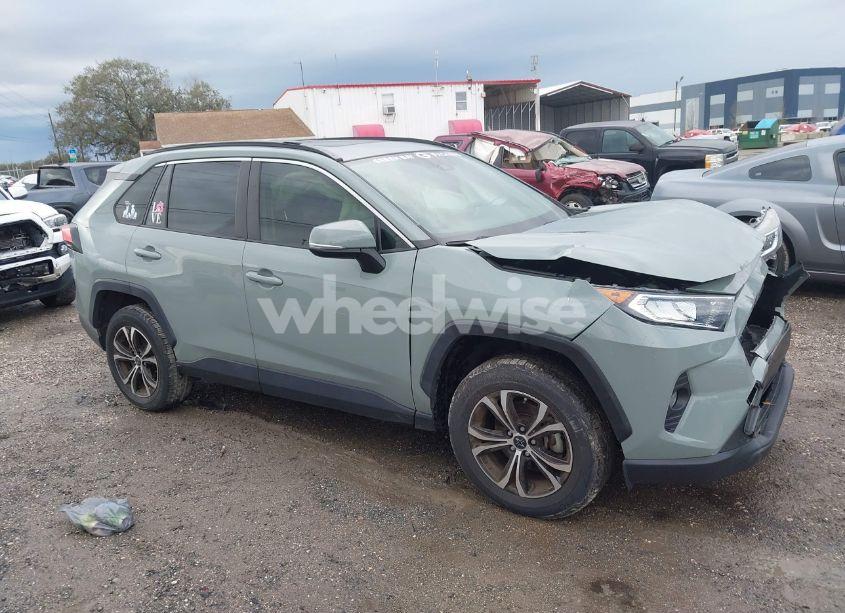 Photo 13 of 2020 Toyota Rav4 XLE (VIN JTMW1RFV7LJ019853)