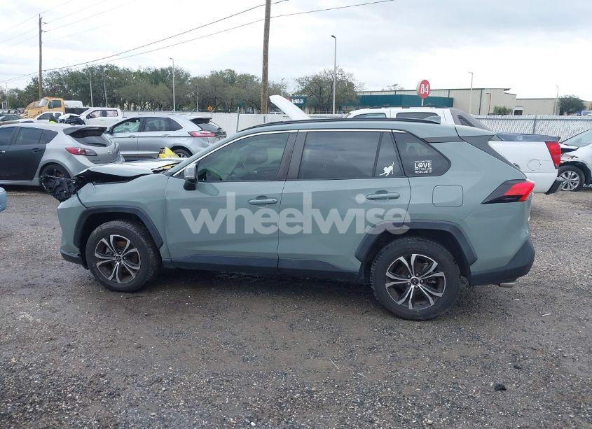 Photo 14 of 2020 Toyota Rav4 XLE (VIN JTMW1RFV7LJ019853)