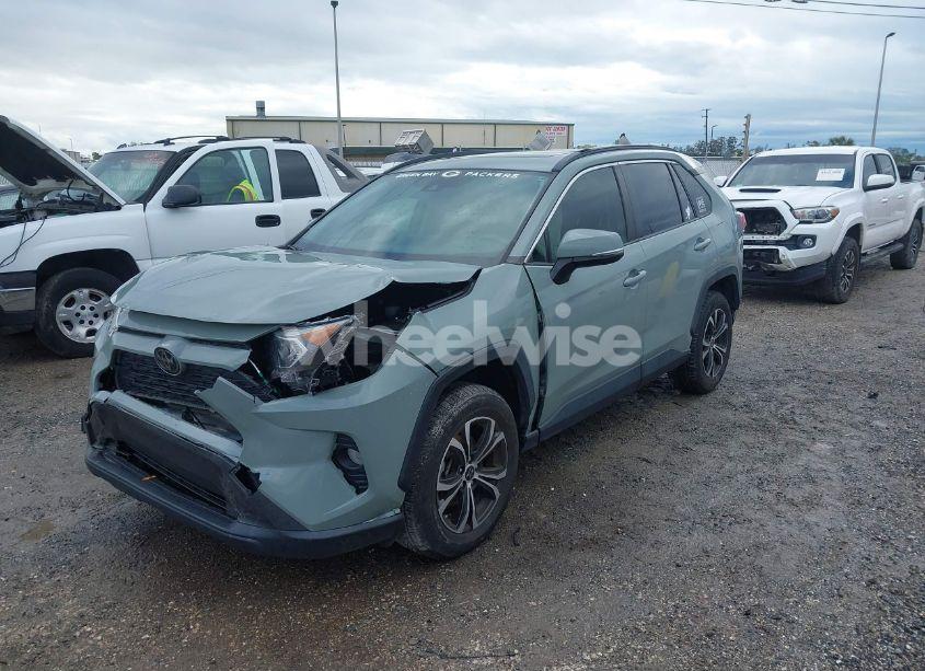 Photo 2 of 2020 Toyota Rav4 XLE (VIN JTMW1RFV7LJ019853)