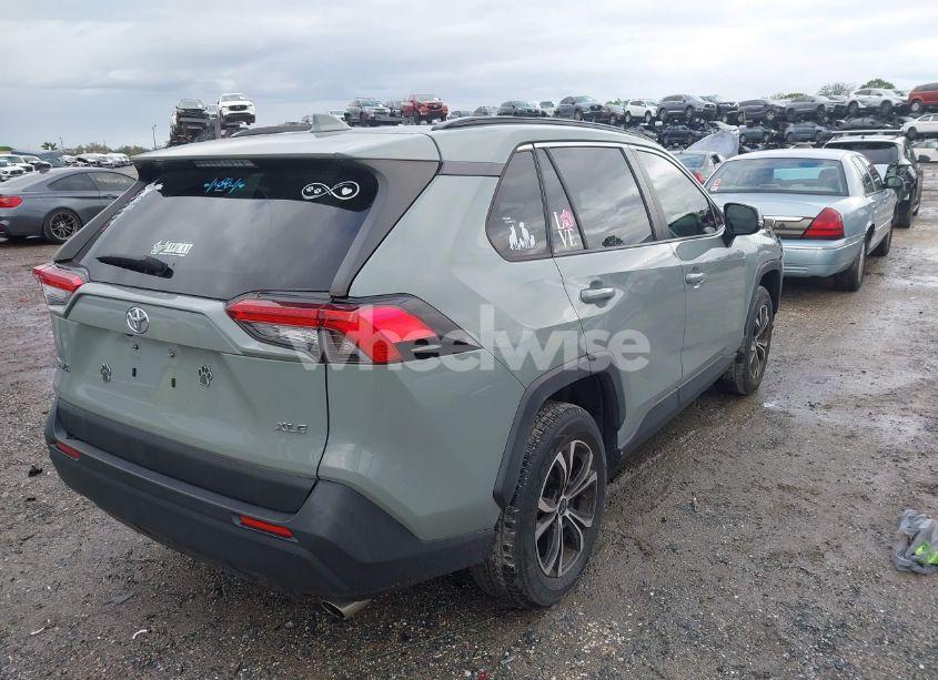 Photo 4 of 2020 Toyota Rav4 XLE (VIN JTMW1RFV7LJ019853)