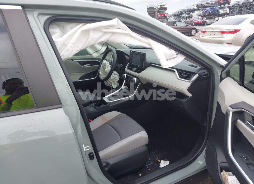 Photo 5 of 2020 Toyota Rav4 XLE (VIN JTMW1RFV7LJ019853)