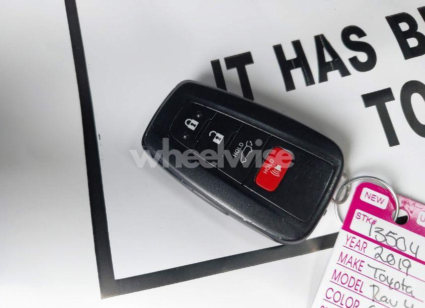 Photo 11 of 2019 Toyota Rav4 XLE (VIN JTMW1RFVXKD505425)