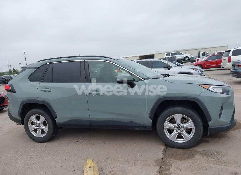 Photo 13 of 2019 Toyota Rav4 XLE (VIN JTMW1RFVXKD505425)